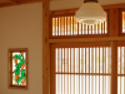 日本建築に似合う、木枠ガラス戸